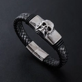 Herren-Lederarmband mit geflochtenem Muster und Totenkopf-Anhänger aus Edelstahl mit Magnetverschluss - Schwarzer Geflochtener Leder Totenkopf Stil / Stahlfarbe