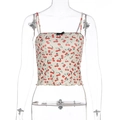 Detail eines geblümten Crop-Tops mit Kirschprint, schwarzer Spitze und Schleife - S / Kirschdruck