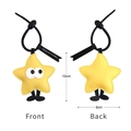 Vues avant et arrière d'un joli porte-clés en cuir PU jaune en forme d'étoile - Pentagramme