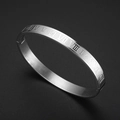 Bracciale rigido in argento con numeri romani e finitura spazzolata premium - Numeri romani / Argento