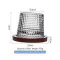Bicchiere da whisky a scacchi su base in legno marrone con design rotante - Bicchiere Tumbler a Scacchi Con Base in Legno