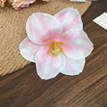 Pinza para el pelo con flores de seda en degradado blanco y rosa con una perla - Estilo Degradado Blanco y Rosa / Pinzas de pelo pico de pato