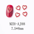 Détail macro de breloques à ongles coeur rouge avec base dorée et strass, taille 7,5x8mm - Charmant Cœur Rouge (AJ88)