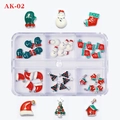 Vista macro de adornos navideños para uñas con muñecos de nieve y arbolitos - Set de Arte de Uñas de Navidad de 6 Rejillas AK02