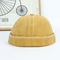 Vista frontal del gorro docker amarillo jengibre con diseño vintage de seis paneles - Ajustable / Amarillo