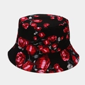 Dettaglio della stampa a rose rosse su un cappello a secchiello in cotone nero - M (56-58cm) / Rosa Rossa Nera