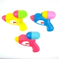 Tres mini pistolas de agua extintor en amarillo, rosa y azul para diversión infantil - Pistola de Agua Pequeña de Color Sólido