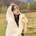 Poncho de punto blanco crema estilo bohemio con capucha y borlas para mujer fuera - Beige