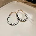 Créoles dorées en forme de goutte avec revêtement texturé noir et blanc minimaliste - Boucles d'oreilles gouttes / 31# Tige en argent sterling 925 - Ovale blanc texturé
