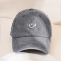 Berretto da baseball in cotone lavato grigio con ricamo smiley bianco e visiera curva - Taglia unica / Grigio