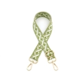 Détail d'une bandoulière tissée bohème en vert et beige avec crochets en métal doré - Quincaillerie Dorée / vert clair