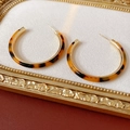 Détail de créoles en forme de C plaquées or avec motif écaille de tortue élégant - Boucles d'Oreilles en C à Tige en Argent Plaqué Or 18K Écaille (92#)
