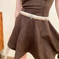 Détail d'une ceinture bohème avec étoiles en métal et texture tissée sur robe brune - 36# Rivet à texture tissée étoile marron