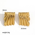 Détail de boucles d'oreilles dorées à texture ondulée avec dimensions 36mm et poids 14g - Style Doré (TE60611-G)