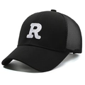 Gorra trucker negra de rejilla con la letra R blanca bordada en 3D en el frente - Ajustable / Negro Con Bordado Blanco