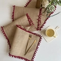 Jute Tischläufer-Set mit roten Bommeln für festliche Tischdekoration und Boho-Ambiente - Jute Roter Bommel