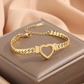 Lussuoso bracciale a catena cubana placcato oro 18k con ciondolo a forma di cuore - Bracciale a Cuore Dorato (5266)