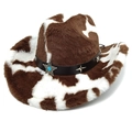 Détail d'un chapeau en peluche à motif vache avec bande cuir et boucle étoile - M (56-58cm) / Couronne Droite Café