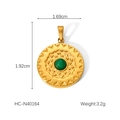 Detailansicht des goldenen Titananhängers mit grünem Naturstein und 1,92 cm Höhenangabe - Radial strukturierter runder grüner Stein (HC-N40164)