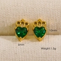 Dettaglio orecchini cuore corona dorati con zircone verde e specifiche dimensioni 10mm - Zircone Verde