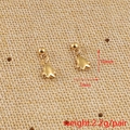 Vue macro de boucles d'oreilles pingouin dorées avec dimensions 10mm de hauteur - Style Pingouin (Or 3#)