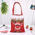 Dettaglio del sacchetto regalo di Natale in tela rossa con stampa di renne e decori - Renna Rossa