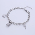 Silbernes zweischichtiges Titanstahl-Armband mit Herz-, Schloss- und Schlüsselanhänger - Silber (Stahl)