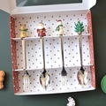Weihnachts-Set aus Edelstahl: 4 Löffel und Gabeln mit festlichen Figuren in einer Geschenkbox - Rentier Löffel- und Gabel-Set (Einzigartige Avatare)