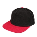Primer plano de la textura de pana y la visera roja en contraste de la gorra de béisbol - Ajustable / Negro Rojo