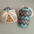 Cross-band ponytail baseball cap featuring green and pink geometric graffiti prints - One Size / Wave Stripes