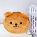 Detalle de monedero de oso de peluche con piel suave, bordado y llavero de metal resistente - Oso Pardo