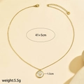 Dettaglio della collana a quadrifoglio dorata con madreperla, 1,5 cm e lunga 41+5 cm - Ciondolo Quadrifoglio / Oro Quadrifoglio-Madreperla