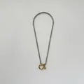 Dettaglio di una catena wheat in acciaio inossidabile bicolore con chiusura a grillo - Catena in Acciaio Fibbia d'Oro