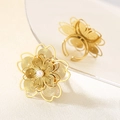 Anello a fiore in filigrana dorata con perla bianca centrale e fascia regolabile - Stile Perla Artigianale Filigrana (KR113307-SP)