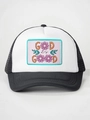 Bordado detallado de God is Good con flores en una gorra trucker blanca y negra - Ajustable / Negro