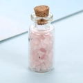 Mini glazen wensfles met natuurlijke rozenkwarts stenen en een kurken stop - Rozenkwarts