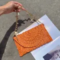 Borsa da spiaggia arancione tessuta a mano con conchiglie, perle e catena dorata - Arancione