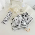 Parapluie pliant vintage français avec imprimé tulipe noir et blanc et poignée en bois - Simple Couche Poignée Dorée-Fleur Croquis Blanc
