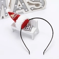 Dettaglio del cerchietto mini cappello di Babbo Natale con paillettes e stelle d'oro - Cerchietto Con Scritta Merry Christmas