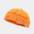 Détail du bonnet Miki orange vif en toile lavée montrant les textures de tissu robuste - Réglable / Rouge Orangé