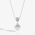 Silberne Erdbeerkette mit tropfenförmigem Zirkonia-Anhänger an einer Ankerkette - Silber (PD1628)