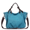 Bolso tote de lona azul con asas marrones y correa ajustable sobre fondo blanco - Azul Cielo