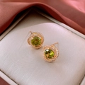 Boucles d'oreilles en zircon vert olive doré à l'or rose avec anneaux entrelacés chics - Boucles d'oreilles ajourées en zircon vert olive