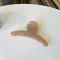 Detail of a medium milk tea brown hair claw clip made of glossy resin in top view - Deep Nude Pink