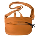 Detalle del bolso bandolera de nailon naranja-marrón con correa ajustable y asa superior - Rojo Anaranjado