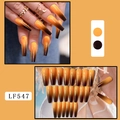 Detail of long coffin nails with yellow to dark brown gradient ombre effect, model LF547 - LF547 / Yellow Gradient