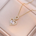 Elegante collar con colgante de corazón dorado y cristales en una caja de regalo rosa - Collar Corazón Oro (843) / Dorado