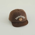 Détail de la casquette bébé avec broderie ours et texte bearbaby sur toile de coton - 48-50cm(6 Mois-2 Ans) / café