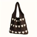 Bolso tote de punto marrón oscuro con corazones blancos y asas largas de estilo retro - Café con corazón blanco - tres filas