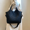 Sac cabas noir matelassé avec détails dorés et bandoulière en nylon réglable - 41-10-27cm / Noir